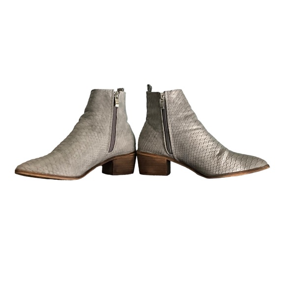 LAST CHANCE Catherine Malandrino Vegan Leather Snakeskin Double Zip Bootie - Picture 3 of 13